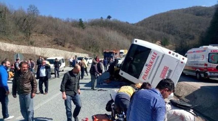Kadınlar G&uuml;n&uuml;'ne Gidenlerin Otob&uuml;s&uuml; Devrildi: 6 &Ouml;l&uuml;, 35 Yaralı