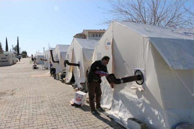 Depremde 10 Okulun Zarar Gördüğü Samsat'ta, Öğrenciler 40 Çadırda Eğitim Görecek