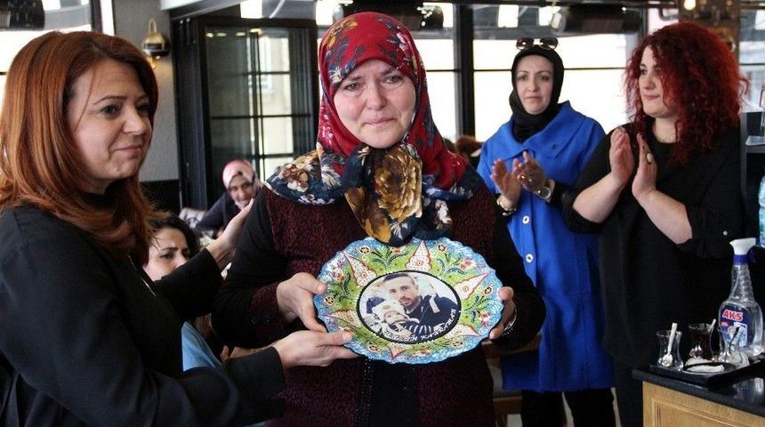 G&uuml;&ccedil;l&uuml; Kadınlar&rsquo;dan, &rsquo;d&uuml;nya Kadınlar G&uuml;n&uuml;&rsquo; Etkinliği