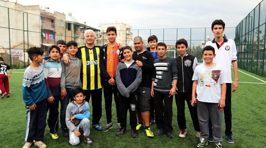 Başkan G&ouml;rmez &Ccedil;ocuklarla Futbol Oynayarak Stres Attı