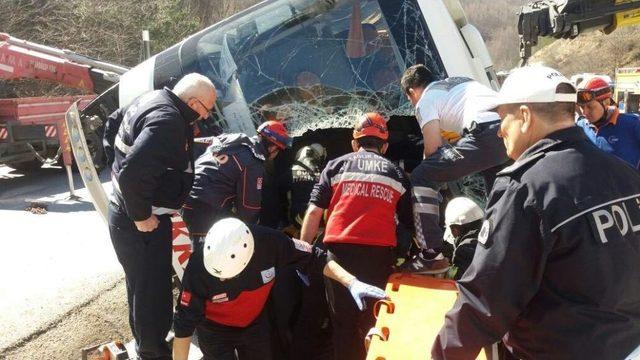 Bursa’da Yolcu Otobüsü Devrildi: 5 Ölü, Çok Sayıda Yaralı Var