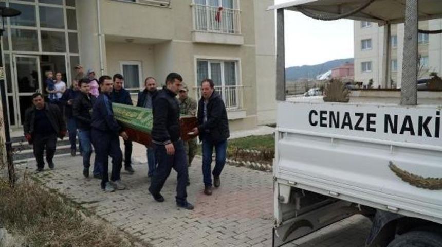 Astsubay Eşinin Tabancasıyla Intihar Etti