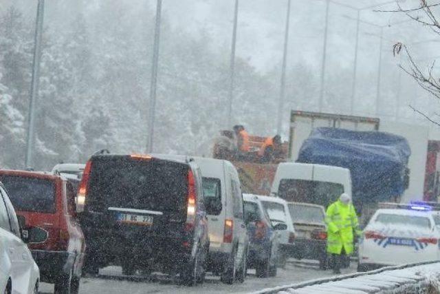 Çorum'da Kar Yağışı Ulaşımı Olumsuz Etkiledi