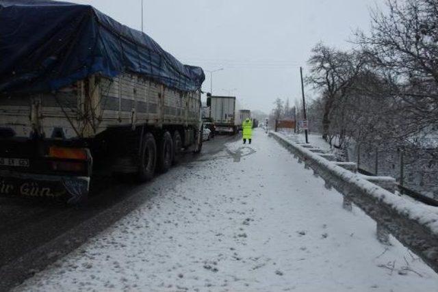 Çorum'da Kar Yağışı Ulaşımı Olumsuz Etkiledi