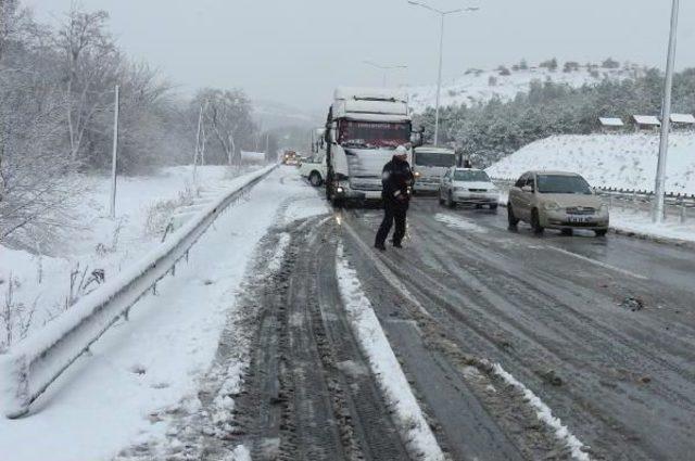 Çorum'da Kar Yağışı Ulaşımı Olumsuz Etkiledi