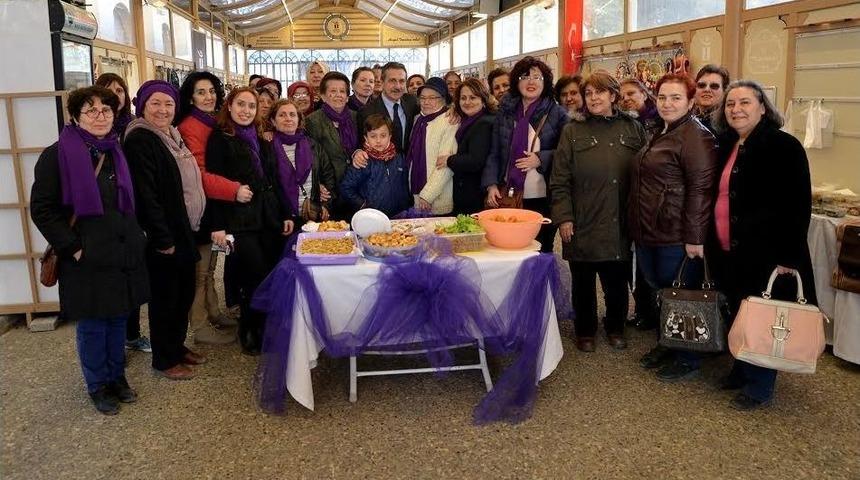 Hanımeli Sokak 1 Yaşında