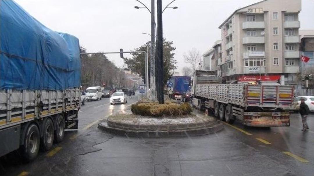 Tatvan&rsquo;da Kar Yağışı