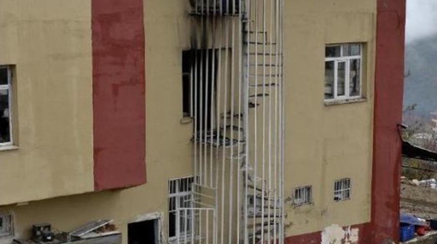 Yurt Yangınında &Ouml;len Kızların Cesetleri Birbirine Sarılı Bulundu (7)