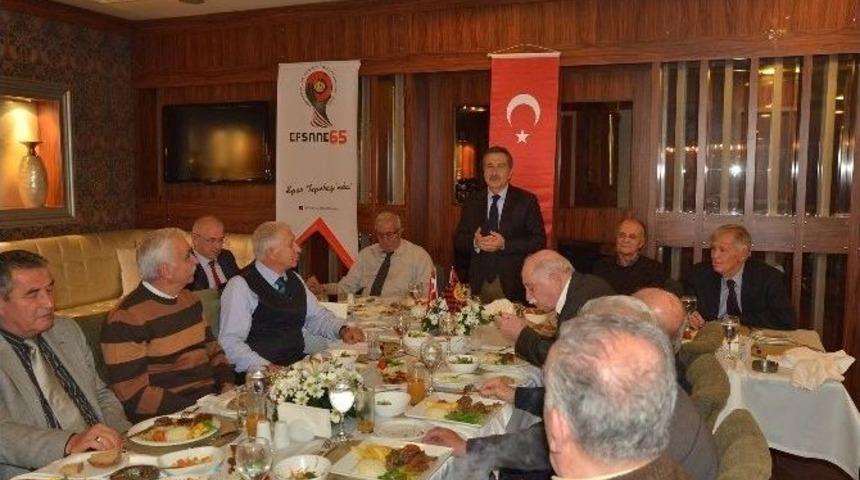 Başkan Ata&ccedil; Efsane Futbolcularla Bir Araya Geldi