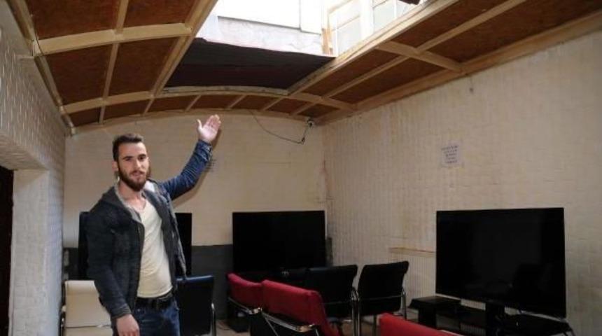 Suriyeli Genç, Soğan Taşırken Oyun Salonuna Düştü