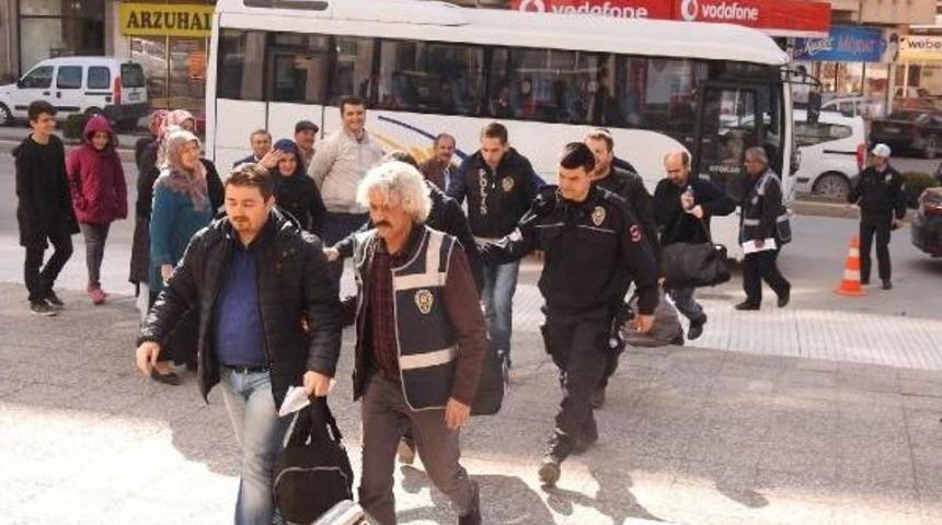 &Ccedil;orum'da Bylock Kullandıkları &Ouml;ne S&uuml;r&uuml;len 13 Kişi Adliyeye Sevk Edildi
