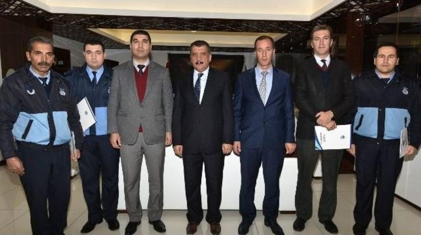 Başkan G&uuml;rkan, Zabıta G&ouml;revlilerine Teşekk&uuml;r Belgesi Verdi