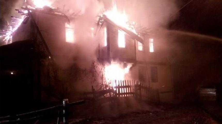 Kastamonu&rsquo;da Tarihi &Uuml;&ccedil; Katlı Konak, Yangında K&uuml;le D&ouml;nd&uuml;