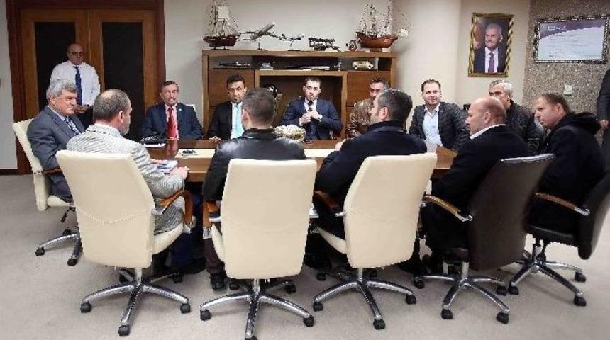 Başkan Karaosmanoğlu, İzkander Ve Bilim Sanat K&uuml;lt&uuml;r Derneğini Makamında Ağırladı