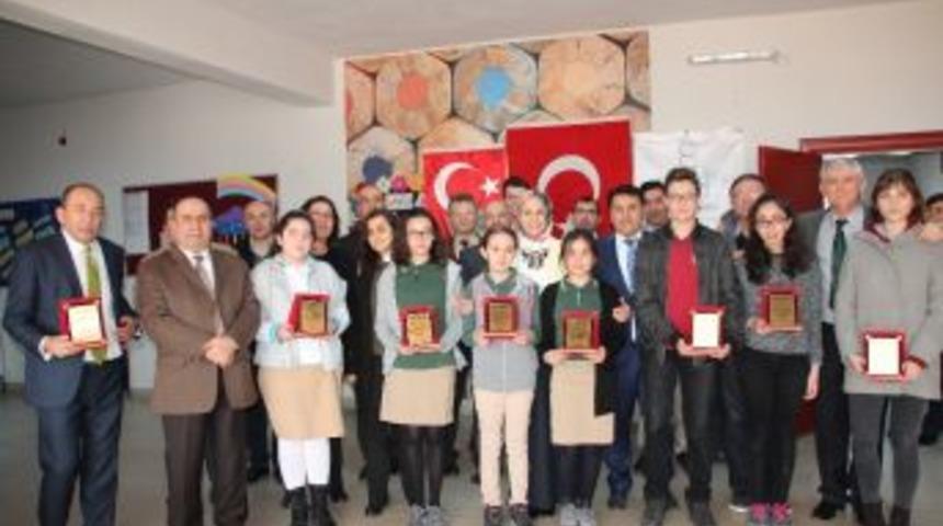 Başarılı &Ouml;ğrenciler &Ouml;d&uuml;llendirildi