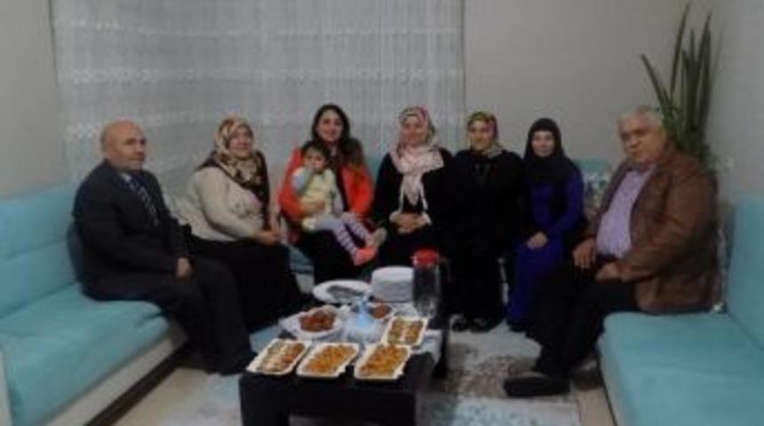 Vali Pekmez&rsquo;in Eşi Yeşim Pekmez &Ccedil;ocuk Evi Ziyaretlerini S&uuml;rd&uuml;r&uuml;yor