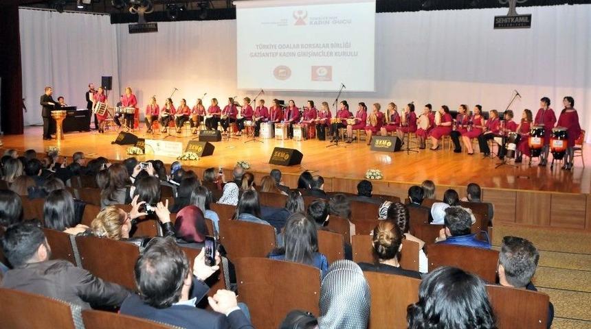 Kadın Girişimcilerden Oluşan Grubun G&ouml;sterisi Ayakta Alkışladı