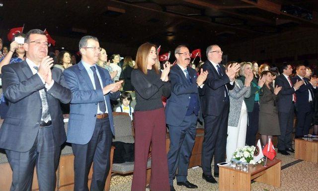 Kadın Girişimcilerden Oluşan Grubun Gösterisi Ayakta Alkışladı