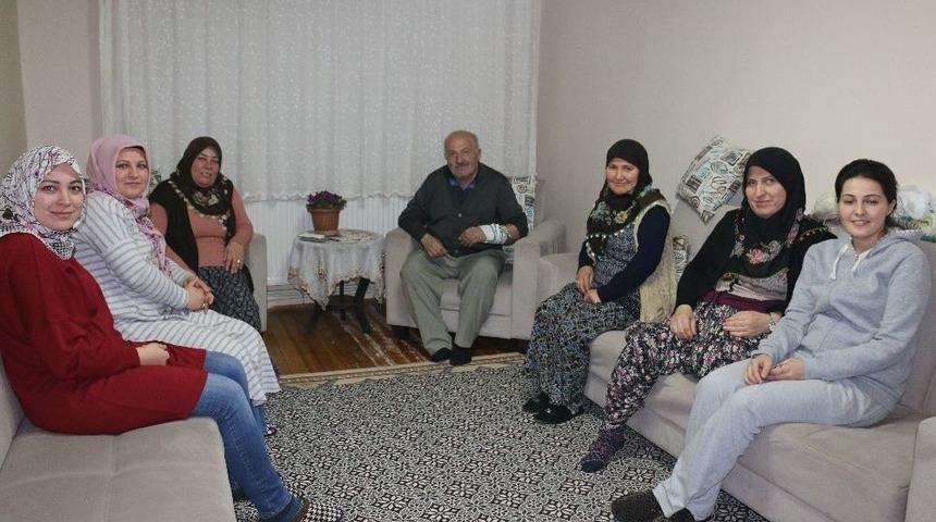 Ak Partili Kadınlardan Hasta Ziyareti