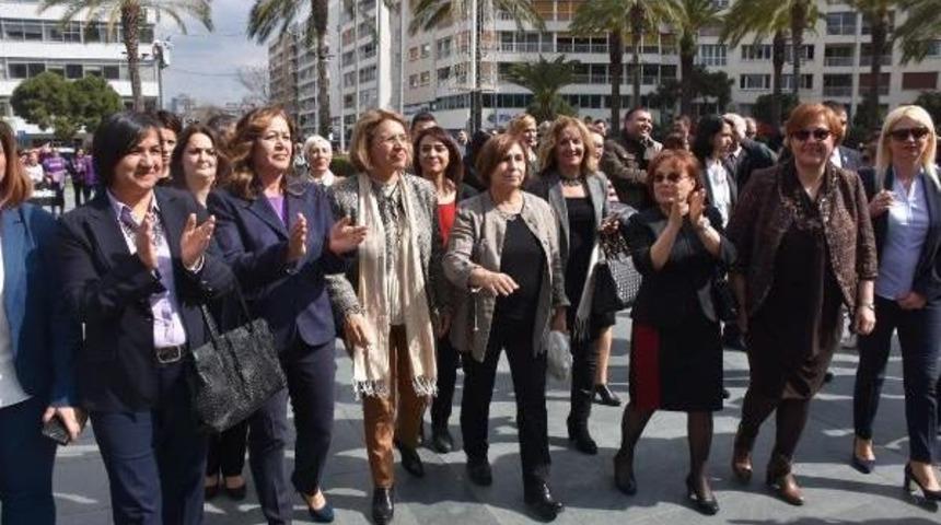 Chp'li Kadınlar, 8 Mart'ta Bedenleriyle 'hayır' Yazdı
