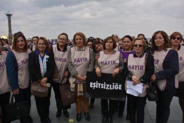 Chp'li Kadınlar, 8 Mart'ta Bedenleriyle 'hayır' Yazdı