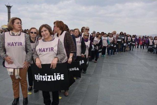 Chp'li Kadınlar, 8 Mart'ta Bedenleriyle 'hayır' Yazdı