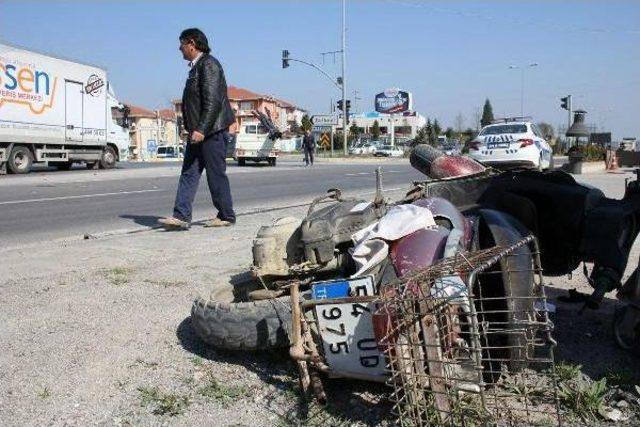 Kamyonun Çarptığı Motosikletli Yaralandı