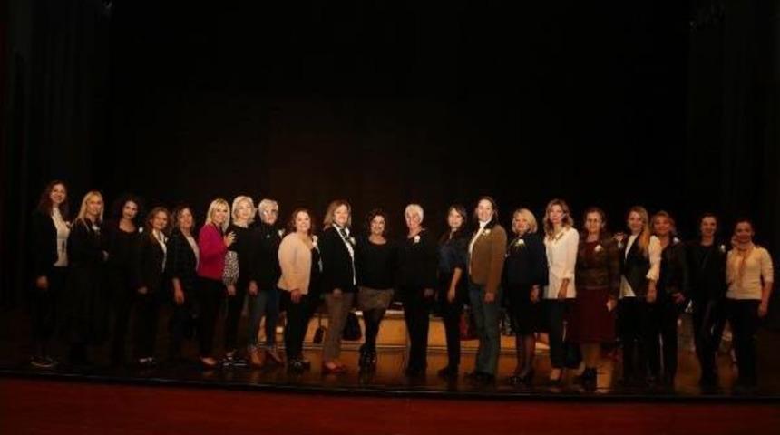 Nilg&uuml;n Belg&uuml;n Kız &Ccedil;ocukları I&ccedil;in Sahne Aldı