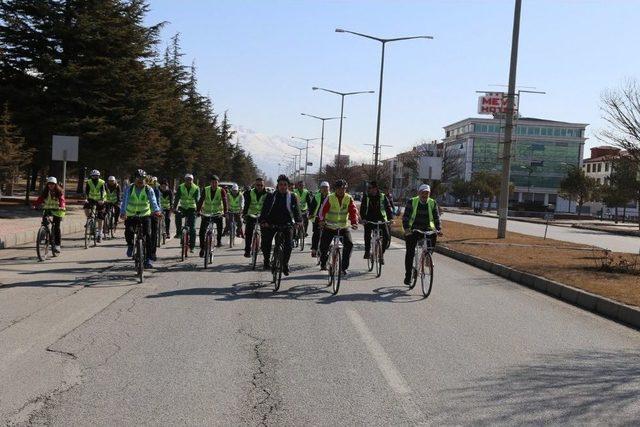 Erzincan Belediyesi Ve Bisikletliler Derneğinden Bisiklet Turu