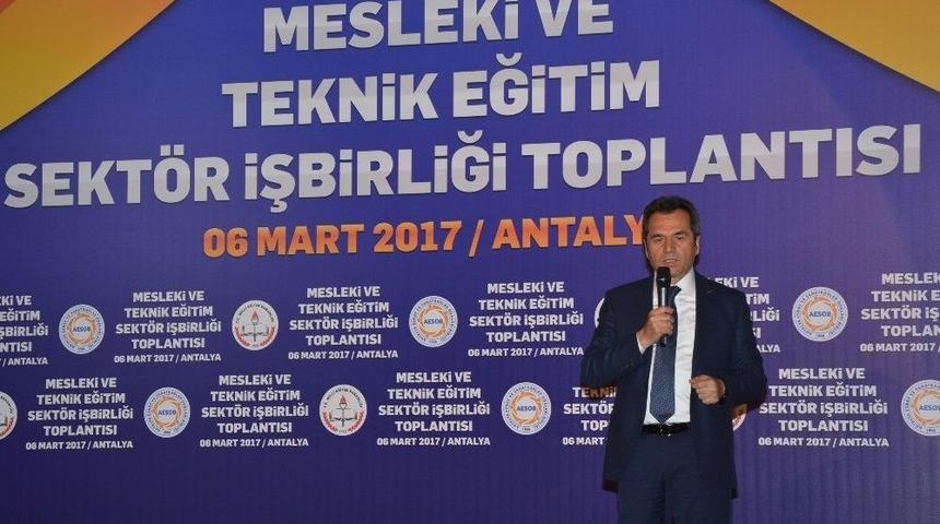 Antalya, Mesleki Ve Teknik Eğitim İ&ccedil;in Bir Araya Geldi