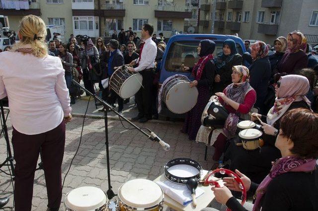 Davullarıyla, Darbukalarla Dünya Kadınlar Günü En Eğlenceli Haliyle Kutladılar