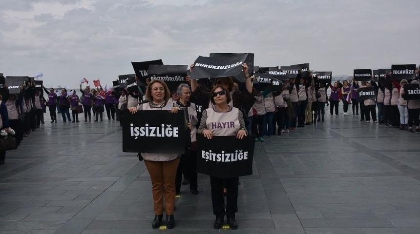 İzmir&rsquo;de Chp&rsquo;li Kadınlardan Bedenleriyle &lsquo;hayır&rsquo;