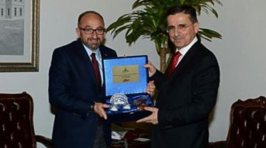 Başkan &Uuml;z&uuml;lmez, Ankara&rsquo;da Temaslarda Bulundu