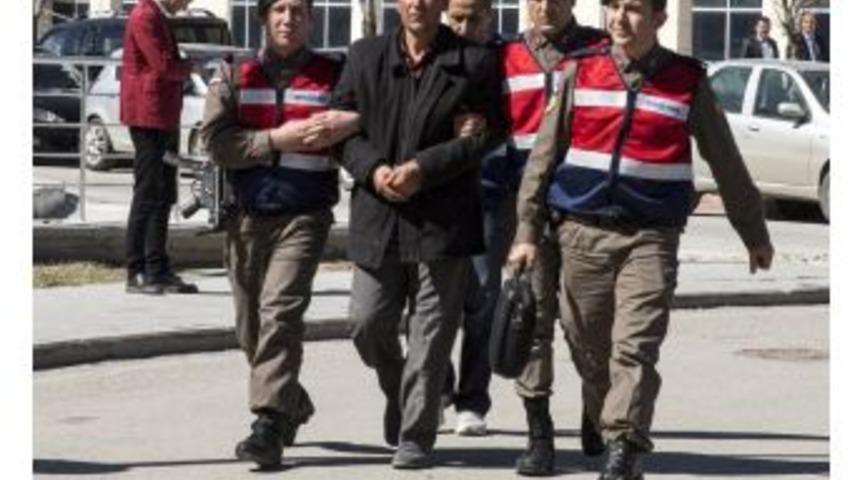 Babasını Ve Amcasını &Ouml;ld&uuml;ren Zanlı Adliyeye Sevk Edildi