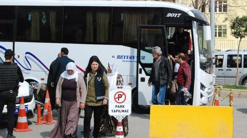 Şanlıurfa&rsquo;da G&ouml;zaltına Alınan 21 Kadın Adliyeye Sevk Edildi
