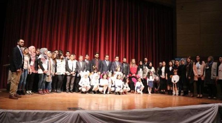 Suriyeli Kadınlardan H&uuml;z&uuml;nl&uuml; Kadınlar G&uuml;n&uuml; Kutlaması