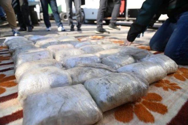 Kocaeli'de Yolcu Otobüsünde 100 Kilo Eroin Ele Geçirildi