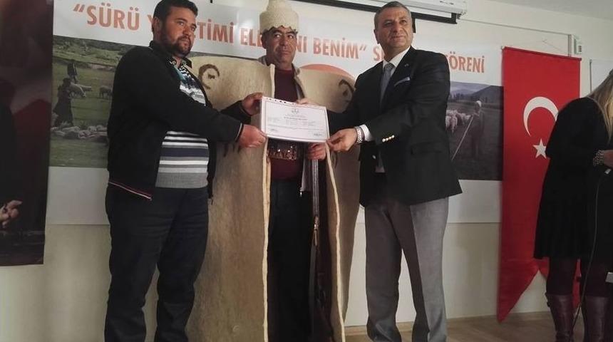 Altunhisar’da 72 Çoban Sürü Yönetimi Sertifikası Aldı