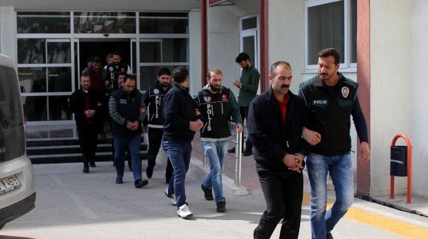 Evi &rsquo;esrar&rsquo; Yuvası Haline Getiren Ş&uuml;pheliler Adliyeye Sevk Edildi