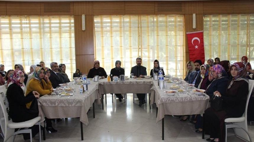 Ak Parti Kadınlardan 8 Mart Programı