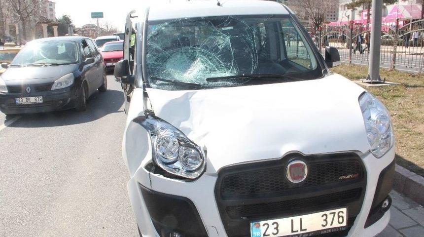 Elazığ’da Trafik Kazası:3 Yaralı