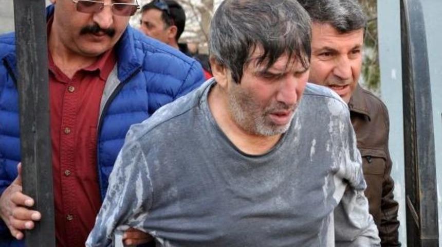 Bı&ccedil;akla Intihara Kalkışan Şizofreni Hastasına Gazlı M&uuml;dahale