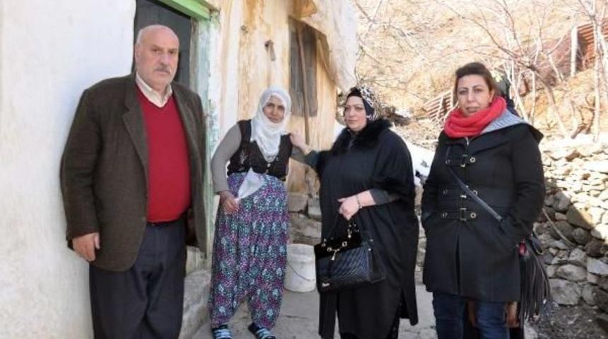 Bitlis&rsquo;Te Kadınlara Hem Yardım Hem Hediye
