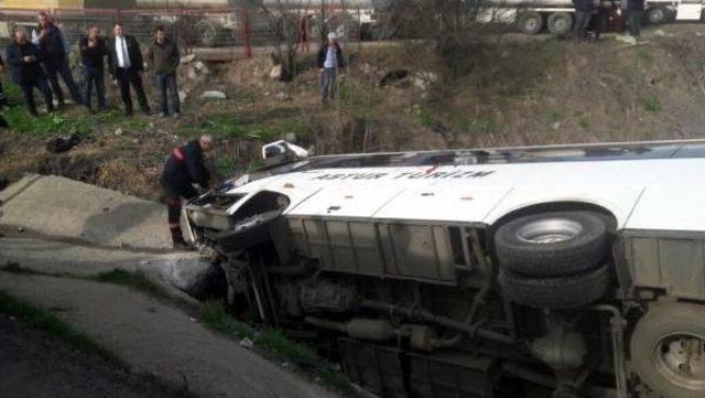 Tekirdağ'da Işçi Midibüsü Dereye Yuvarlandı: 18 Yaralı