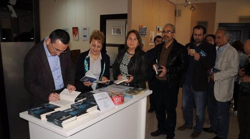Doktor &Ouml;zmen&rsquo;in &rsquo;d&uuml;ş-&uuml;n-d&uuml;ğ&uuml;n&uuml;z Gibi&rsquo; Kitabı Okurlarıyla Buluştu