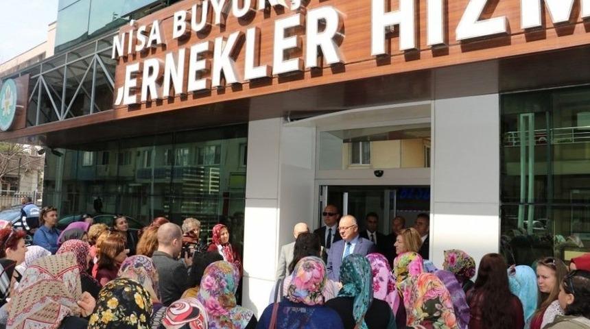 Başkan Erg&uuml;n, Kadınlarla Buluştu