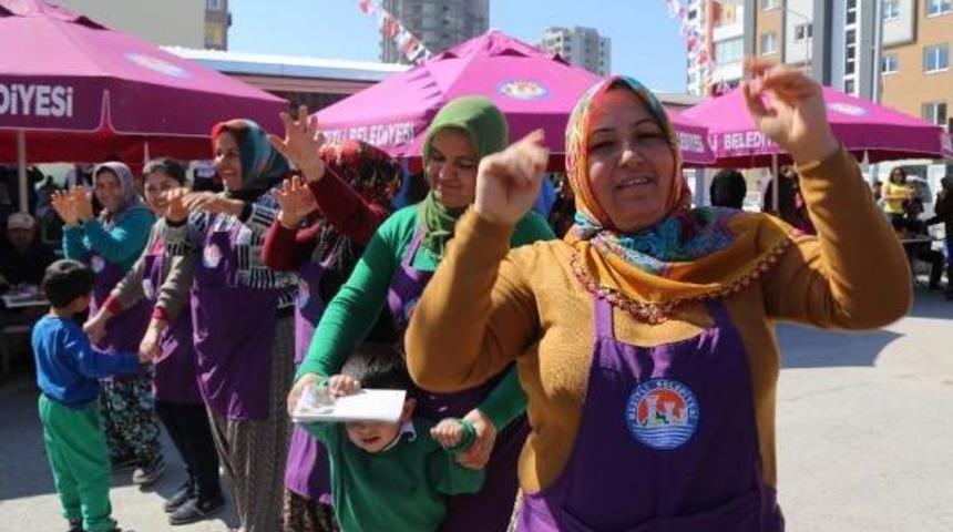 Pazarcı Kadınlardan Zumba Dansı