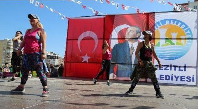 Pazarcı Kadınlardan Zumba Dansı