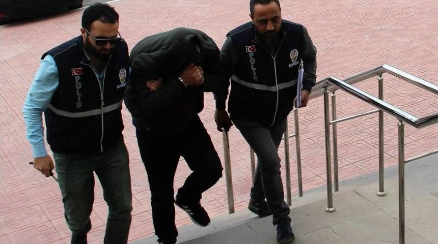 Saniyeler İ&ccedil;erisinde Cep Telefonunu &Ccedil;alan Hırsız Serbest Bırakıldı