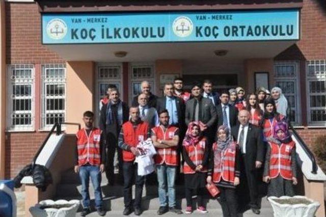 Van’da “aykız Ve Aycanın Maceraları” Kitabı Dağıtıldı